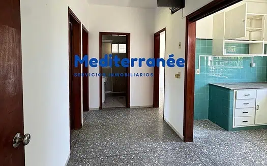 Casa en alquiler sobre Avenida Calcagno, a media cuadra de la playa