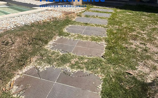 Gran Vivienda Estilo Minimalista en Punta Pinares: Una Oportunidad Única